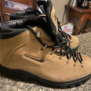 Nike Air Hiking Boots ACG